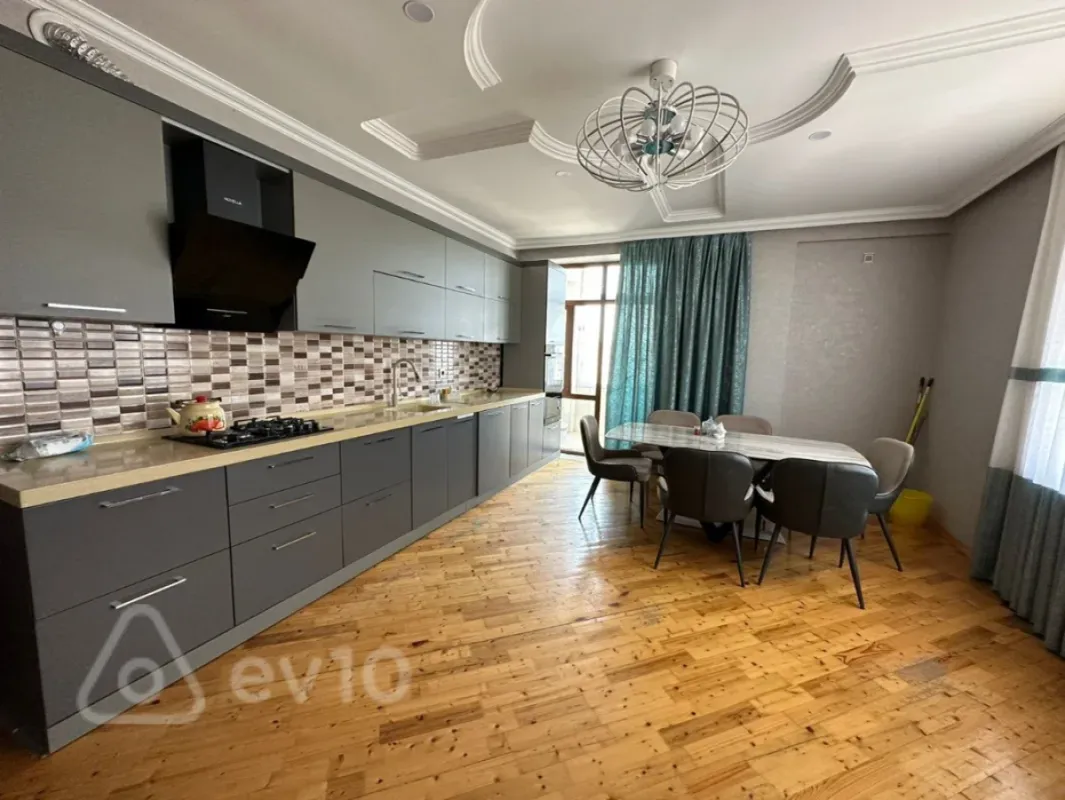 Kirayə verilir 3 otaqlı yeni tikili 165 m²