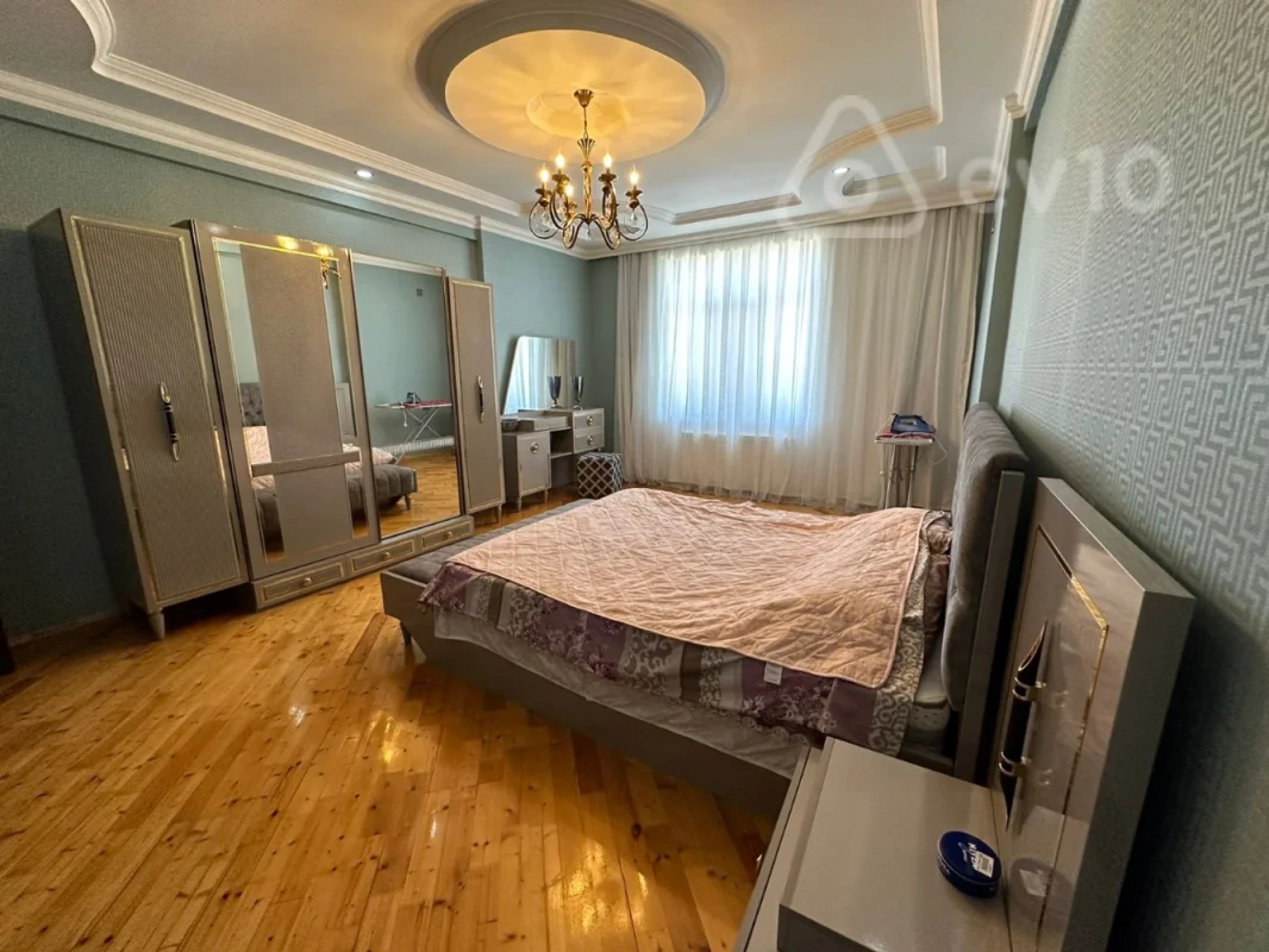 Kirayə verilir 3 otaqlı yeni tikili 165 m²