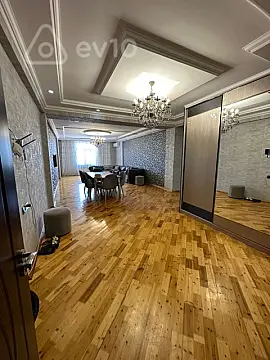 Kirayə verilir 3 otaqlı yeni tikili 165 m²