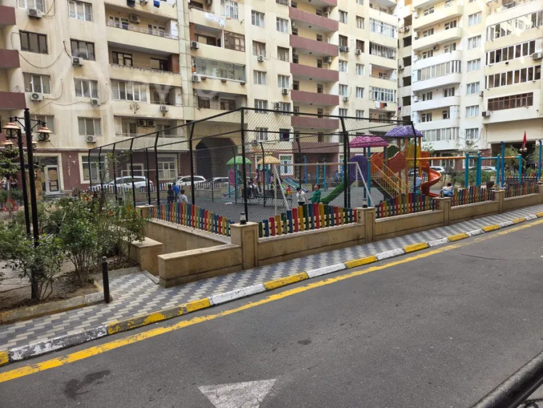 Kirayə verilir 2 otaqlı yeni tikili 101 m²