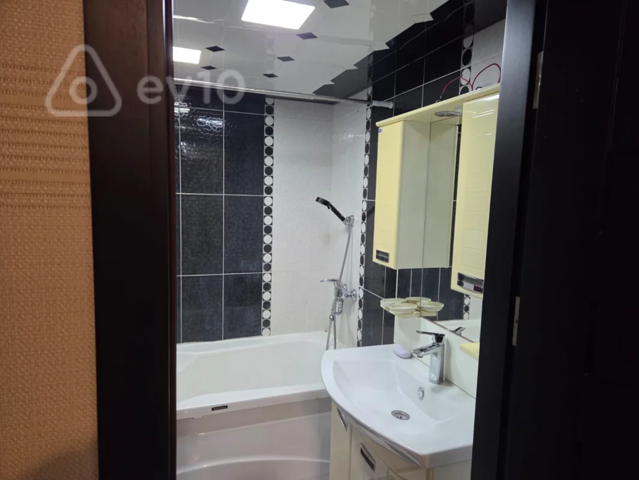 Kirayə verilir 2 otaqlı yeni tikili 101 m²