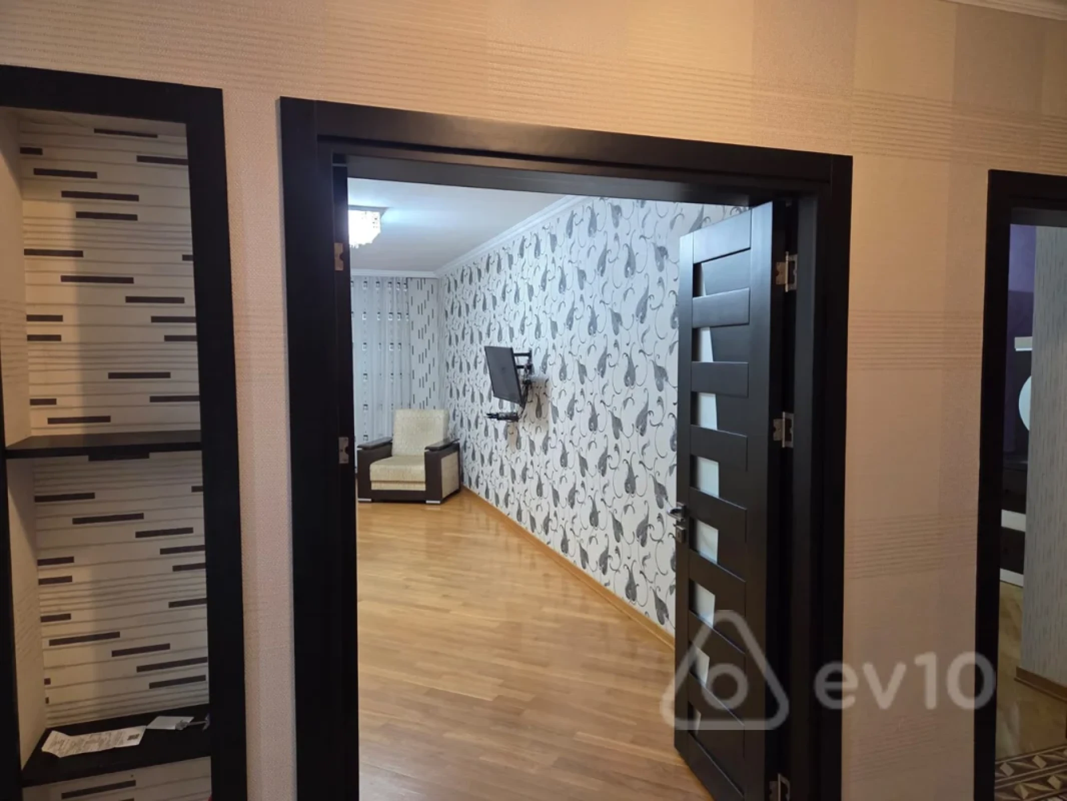 Kirayə verilir 2 otaqlı yeni tikili 101 m²