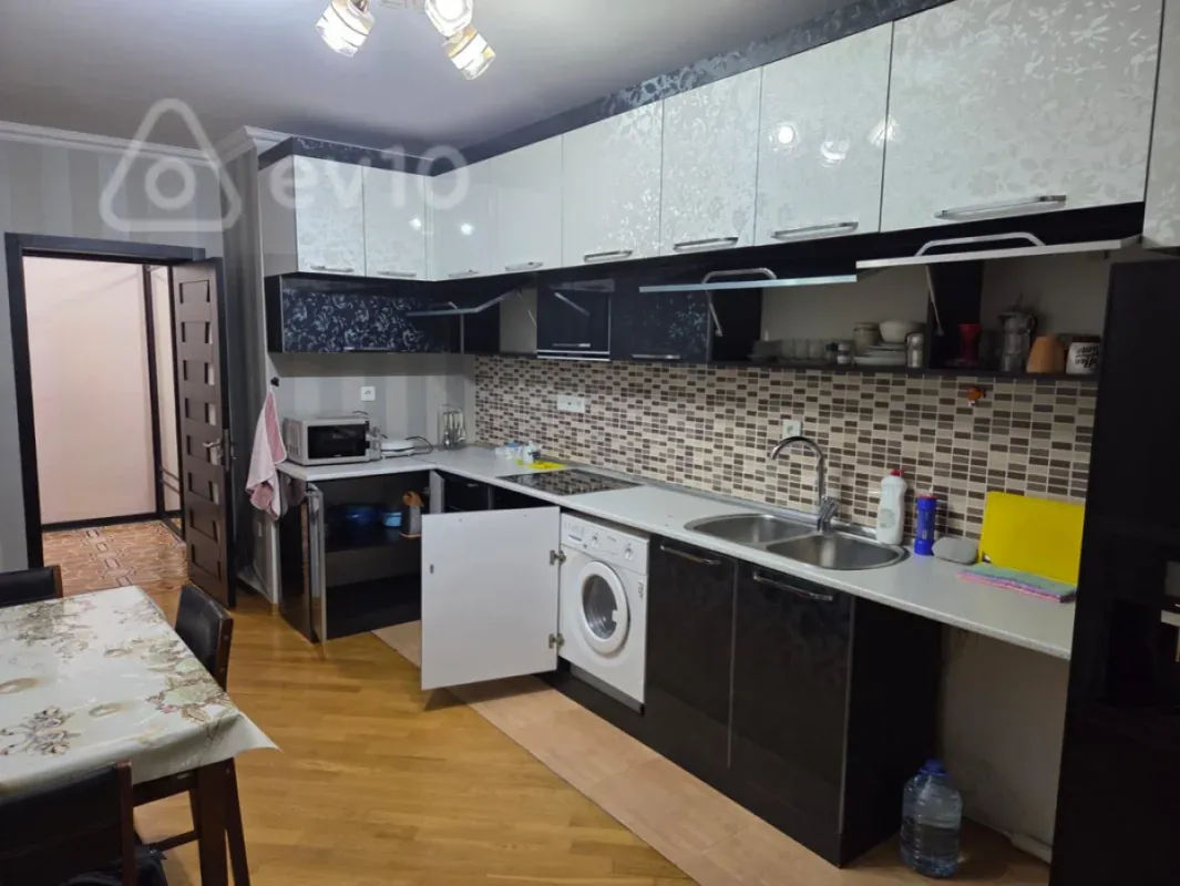 Kirayə verilir 2 otaqlı yeni tikili 101 m²