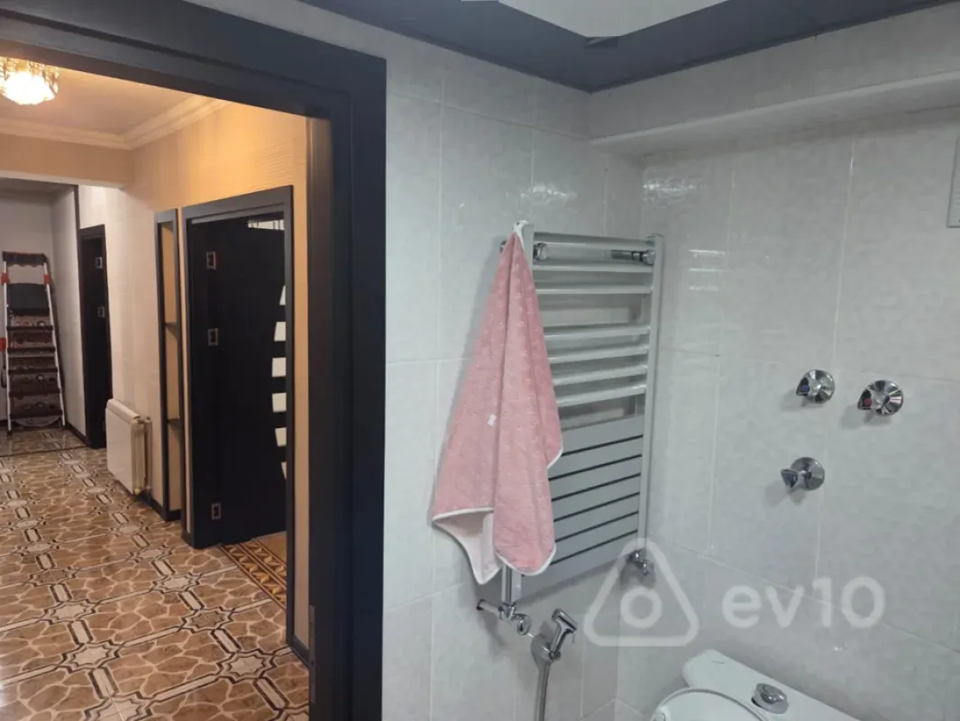 Kirayə verilir 2 otaqlı yeni tikili 101 m²