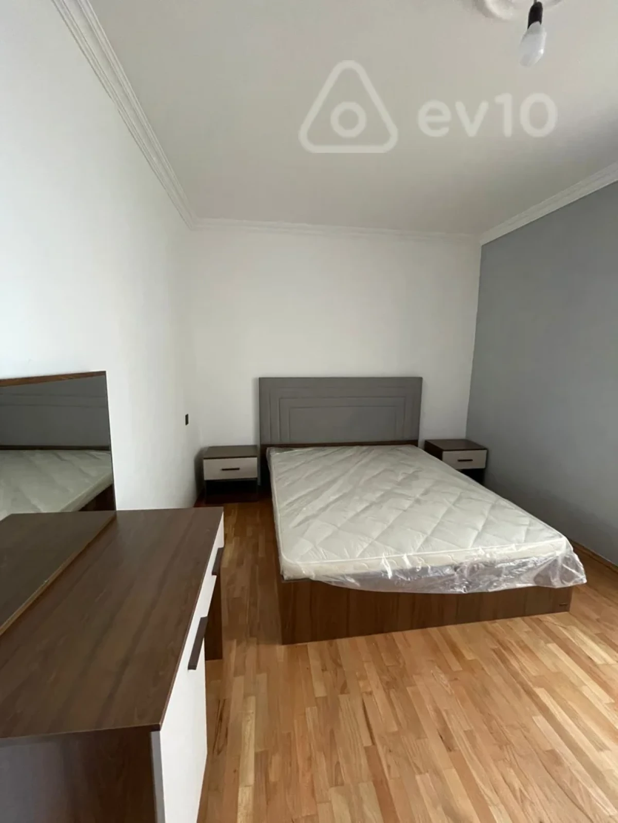 Kirayə verilir 2 otaqlı köhnə tikili 70 m²