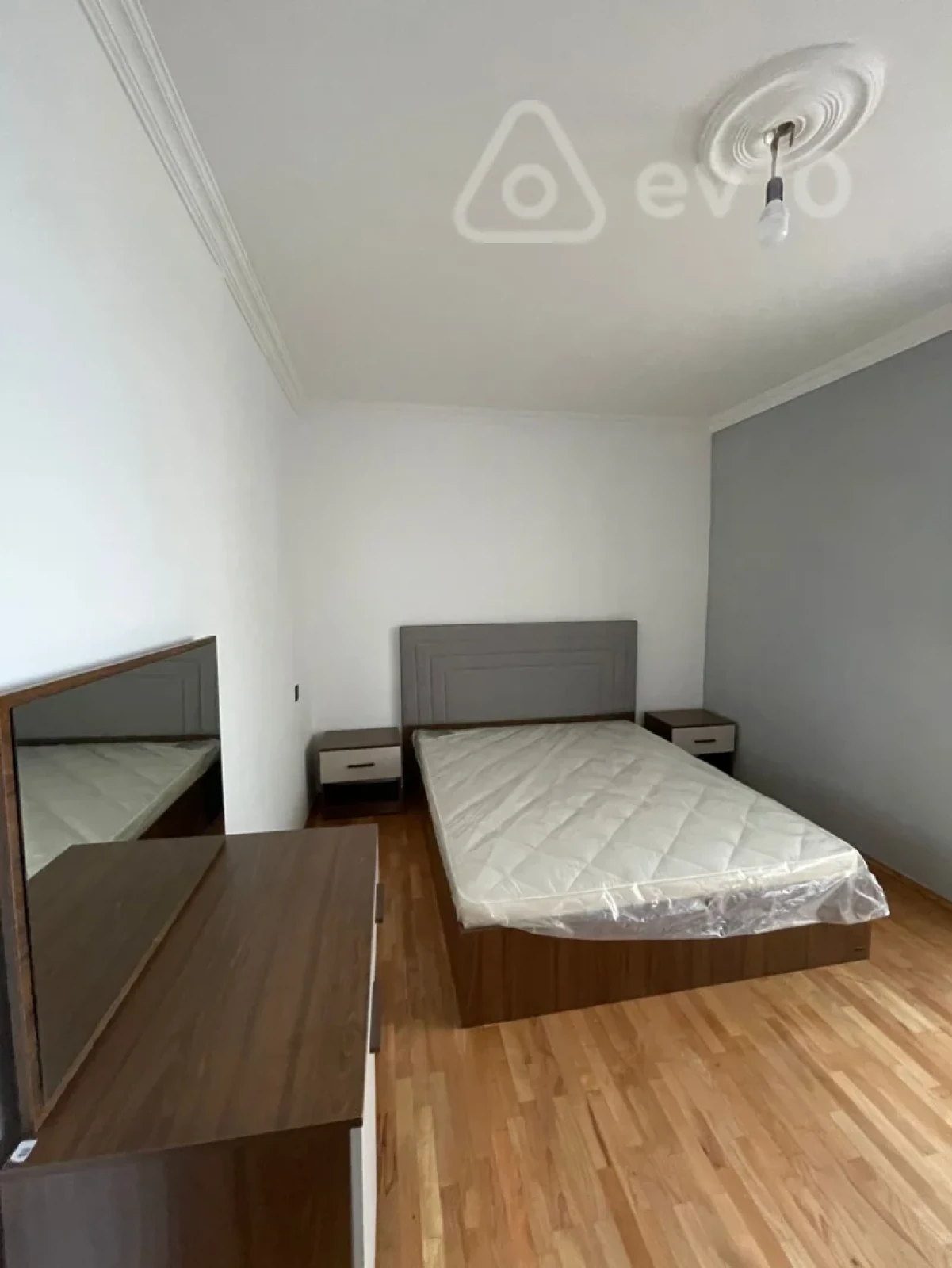 Kirayə verilir 2 otaqlı köhnə tikili 70 m²