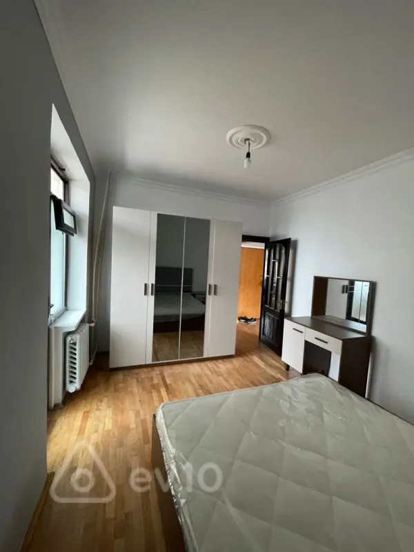 Kirayə verilir 2 otaqlı köhnə tikili 70 m²