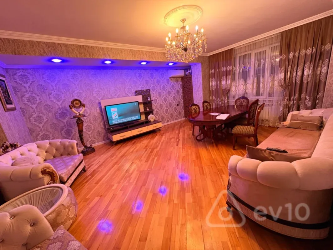 Satılır 6 otaqlı yeni tikili 230 m²