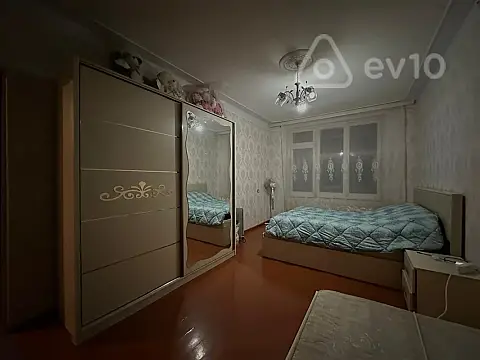 Satılır 3 otaqlı köhnə tikili 76 m²