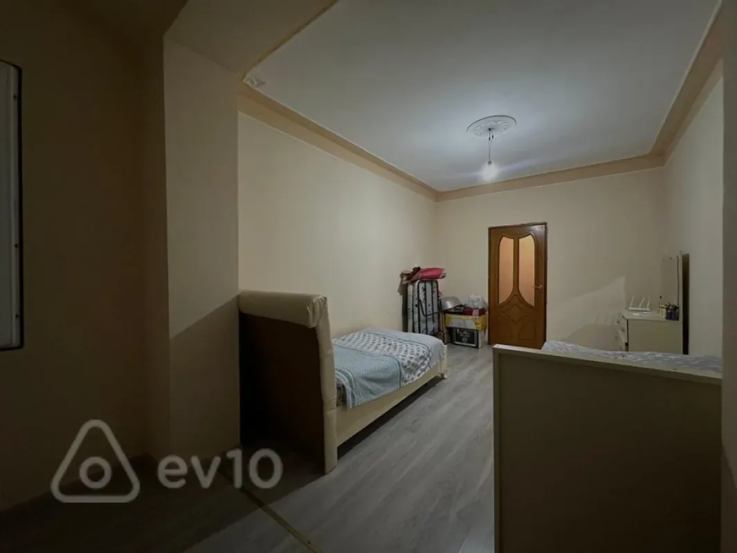 Satılır 3 otaqlı köhnə tikili 76 m²