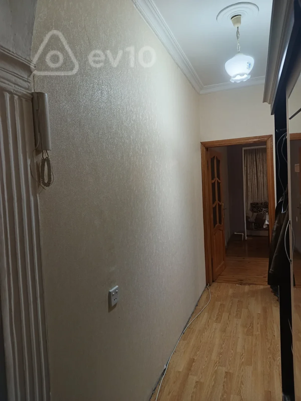 Kirayə verilir 2 otaqlı köhnə tikili 75 m²