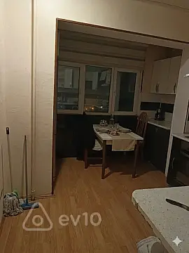 Kirayə verilir 2 otaqlı köhnə tikili 75 m²