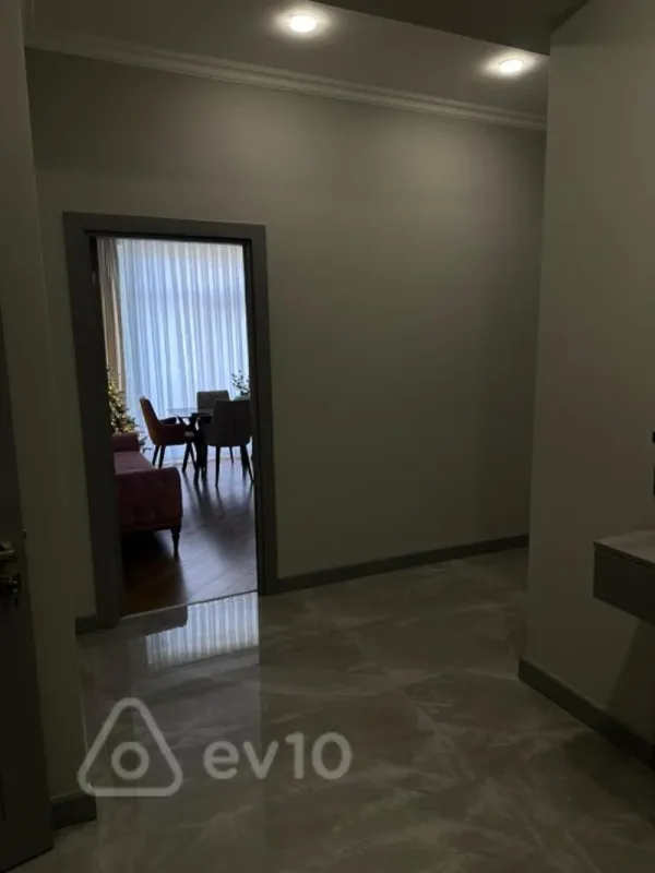 Kirayə verilir 2 otaqlı yeni tikili 77 m²