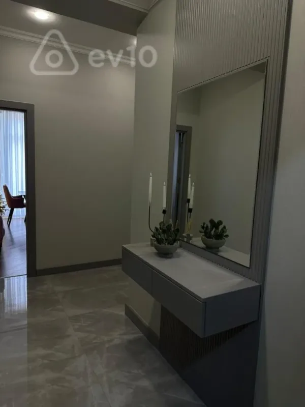 Kirayə verilir 2 otaqlı yeni tikili 77 m²