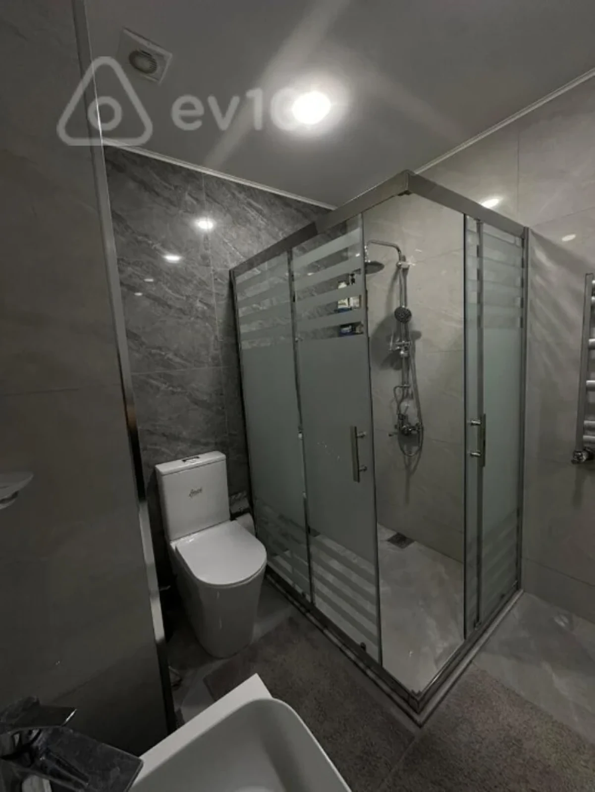 Kirayə verilir 2 otaqlı yeni tikili 77 m²