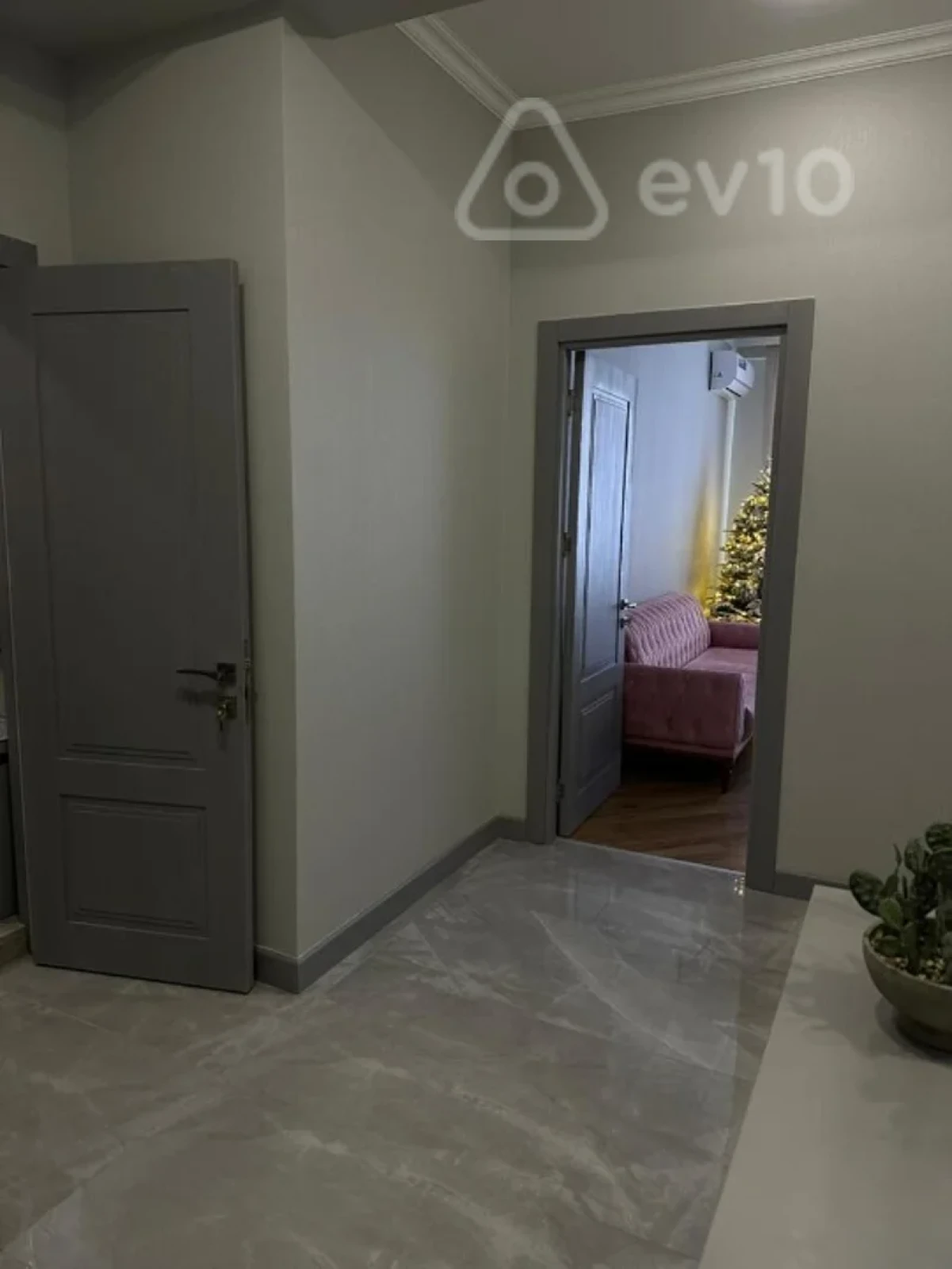 Kirayə verilir 2 otaqlı yeni tikili 77 m²
