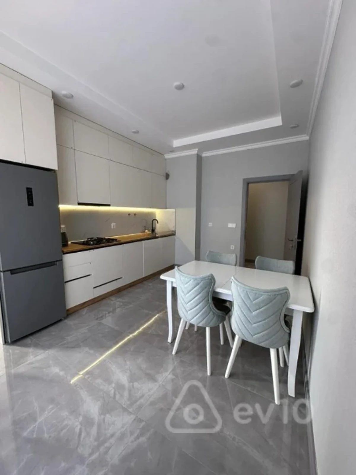 Kirayə verilir 2 otaqlı yeni tikili 77 m²