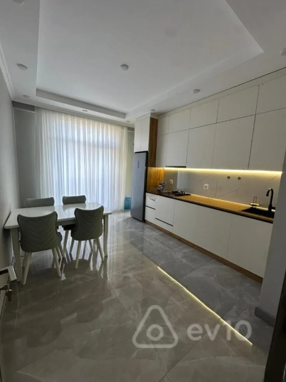 Kirayə verilir 2 otaqlı yeni tikili 77 m²