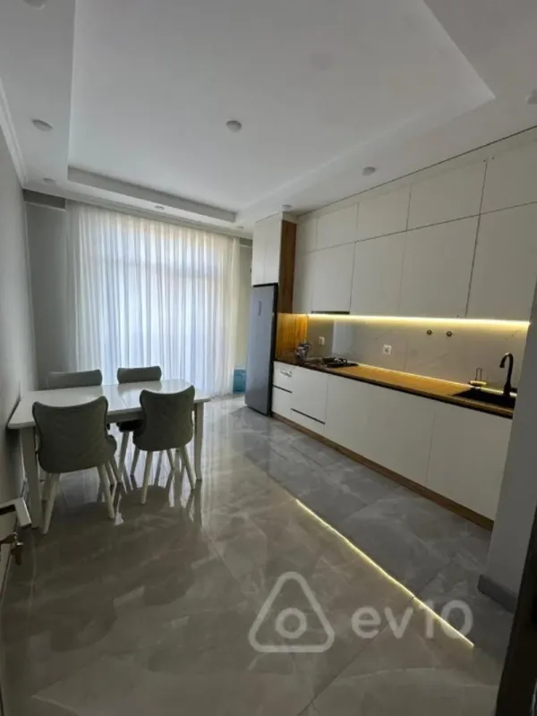 Kirayə verilir 2 otaqlı yeni tikili 77 m²