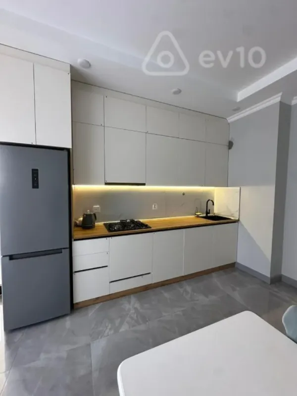 Kirayə verilir 2 otaqlı yeni tikili 77 m²
