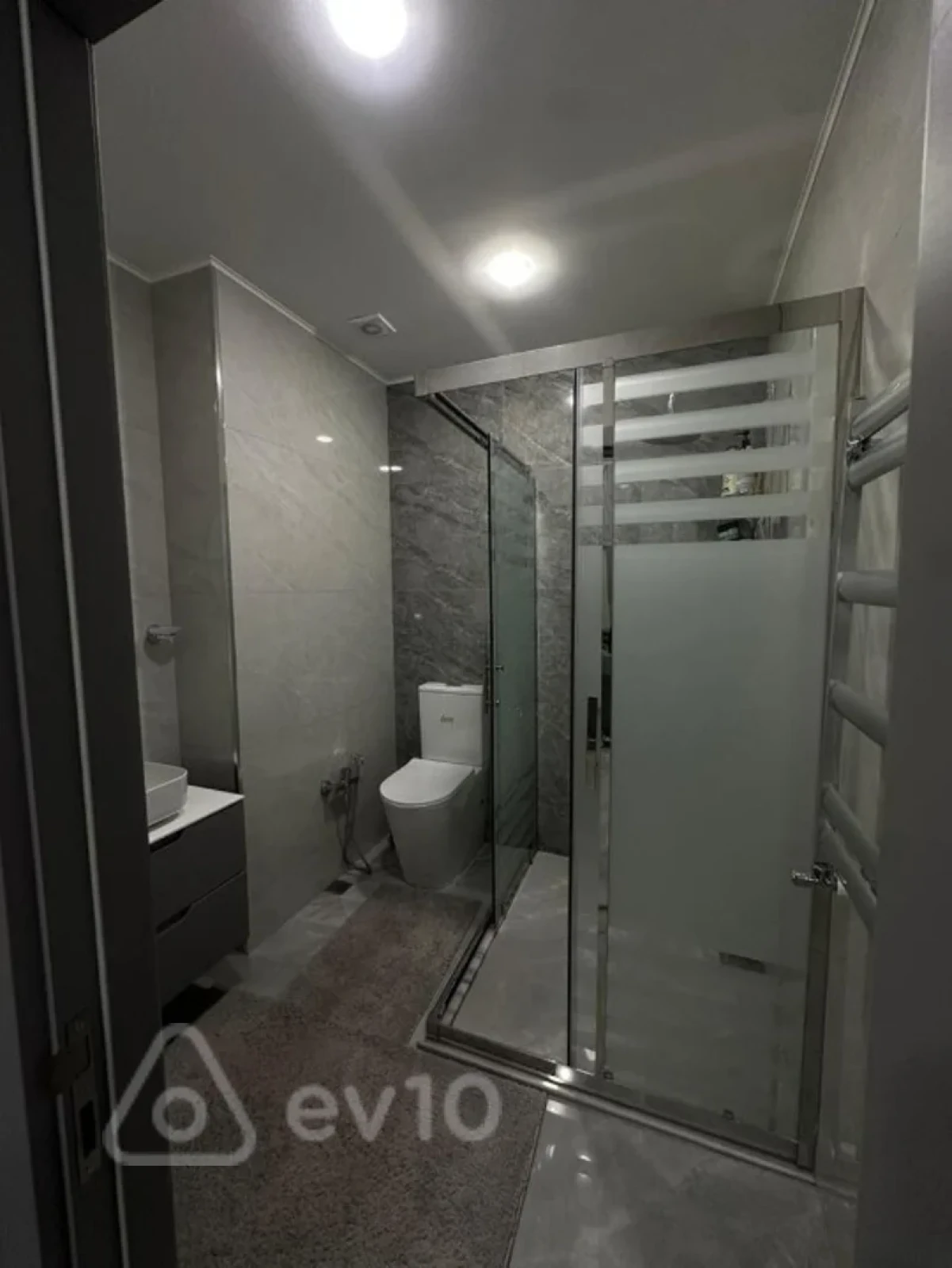 Kirayə verilir 2 otaqlı yeni tikili 77 m²