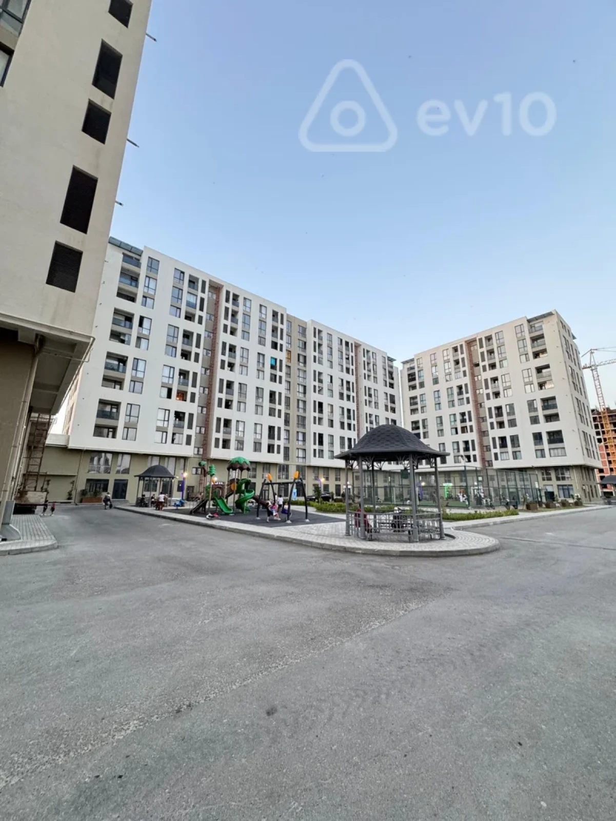 Kirayə verilir 3 otaqlı yeni tikili 100 m²