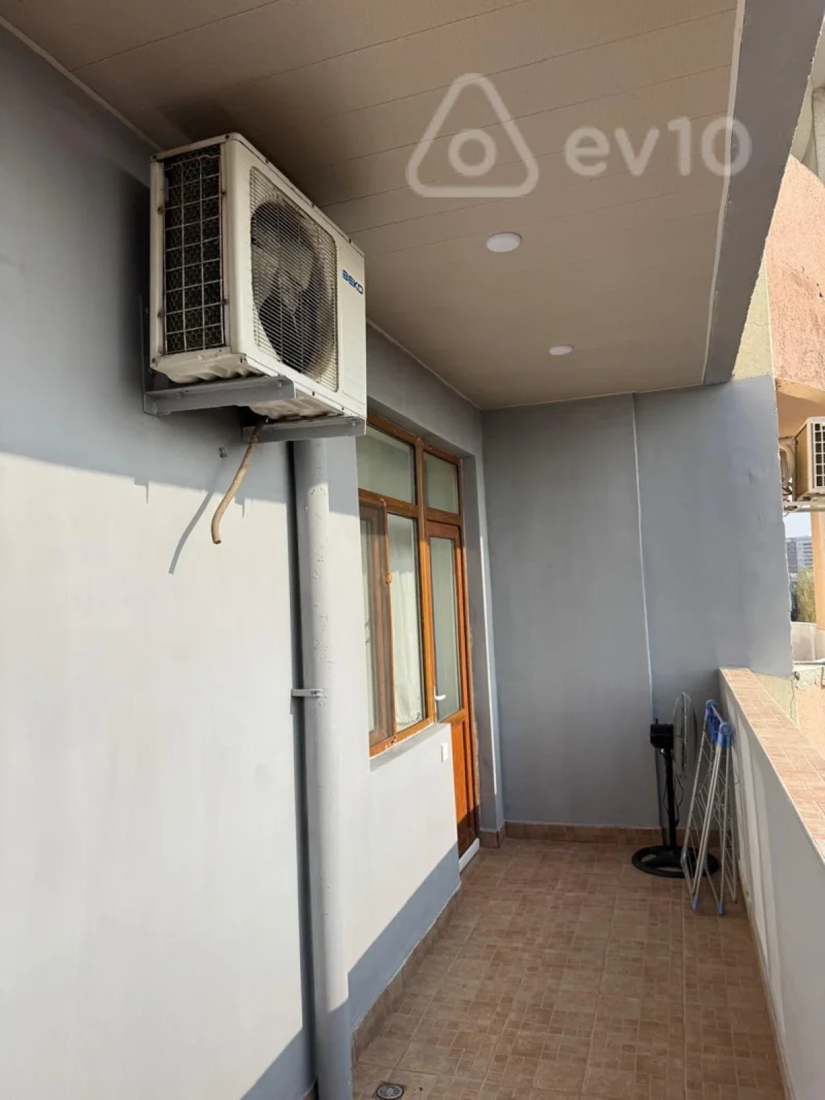 Kirayə verilir 3 otaqlı yeni tikili 145 m²