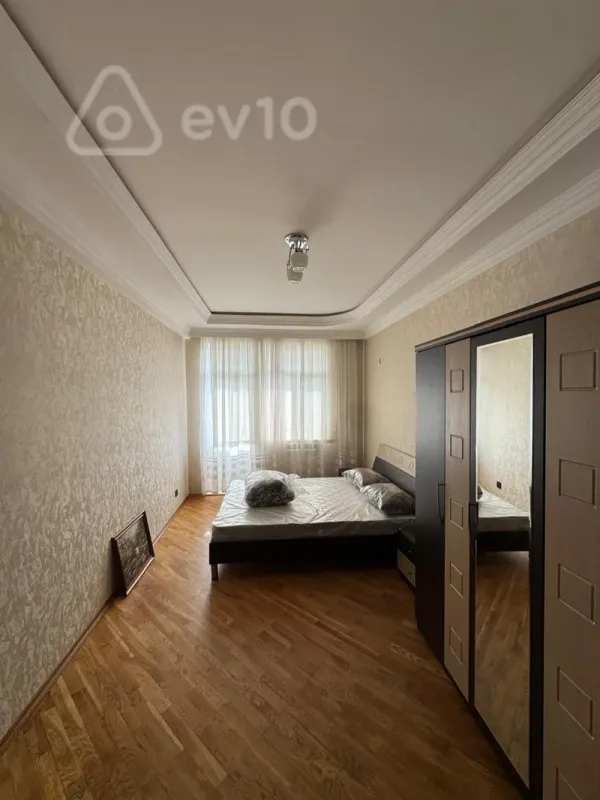 Kirayə verilir 3 otaqlı yeni tikili 145 m²