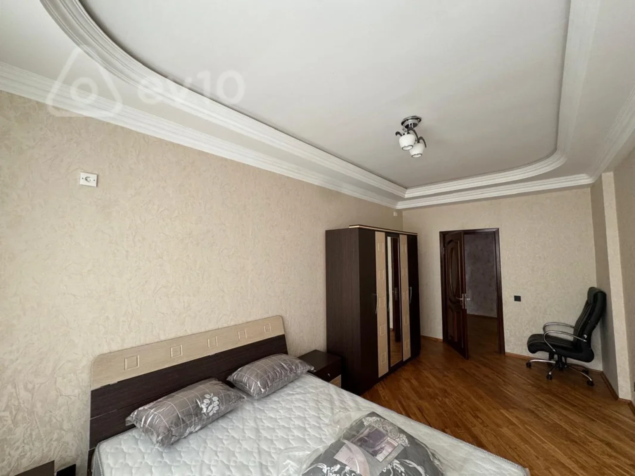 Kirayə verilir 3 otaqlı yeni tikili 145 m²