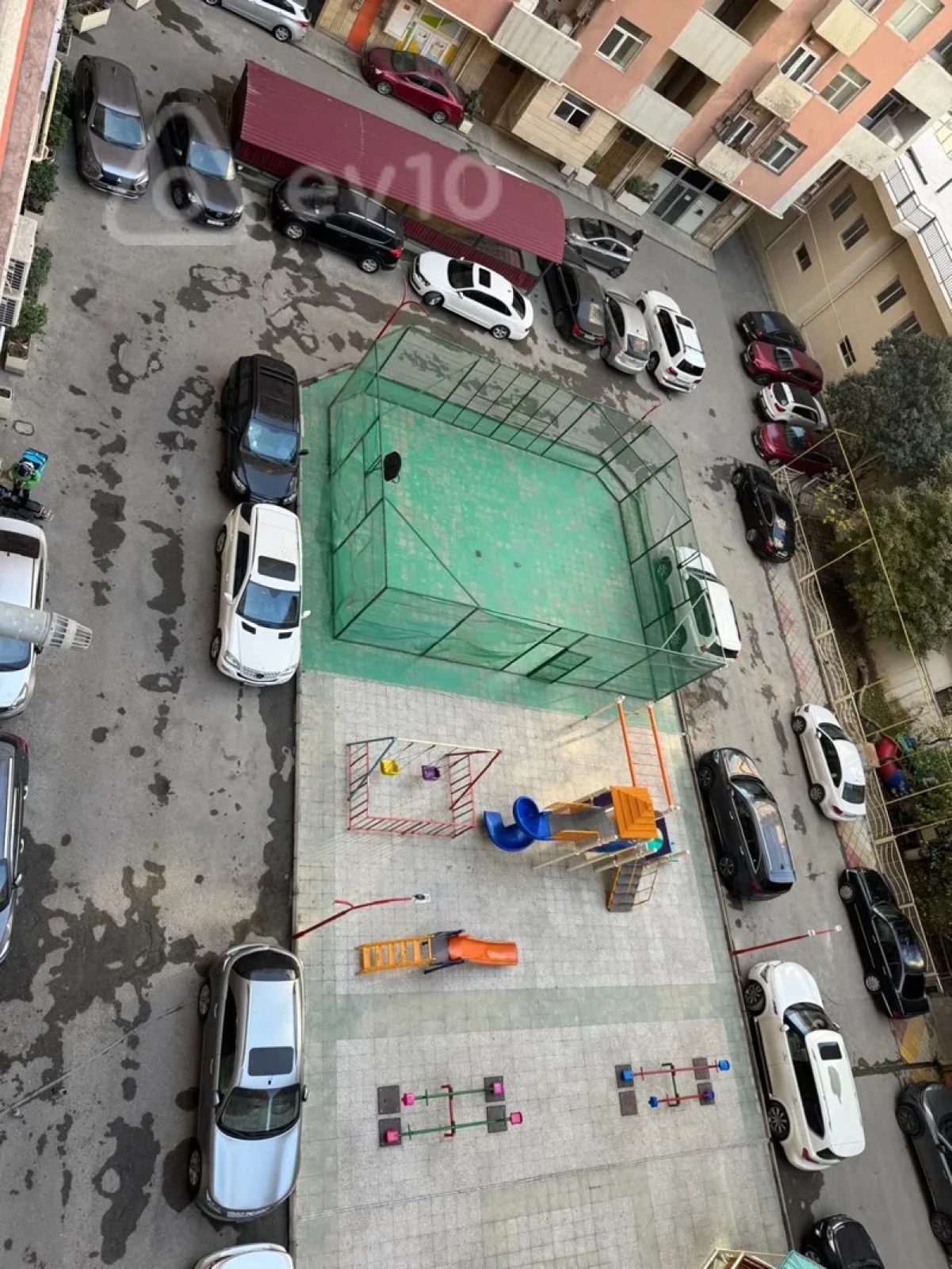 Kirayə verilir 3 otaqlı yeni tikili 145 m²