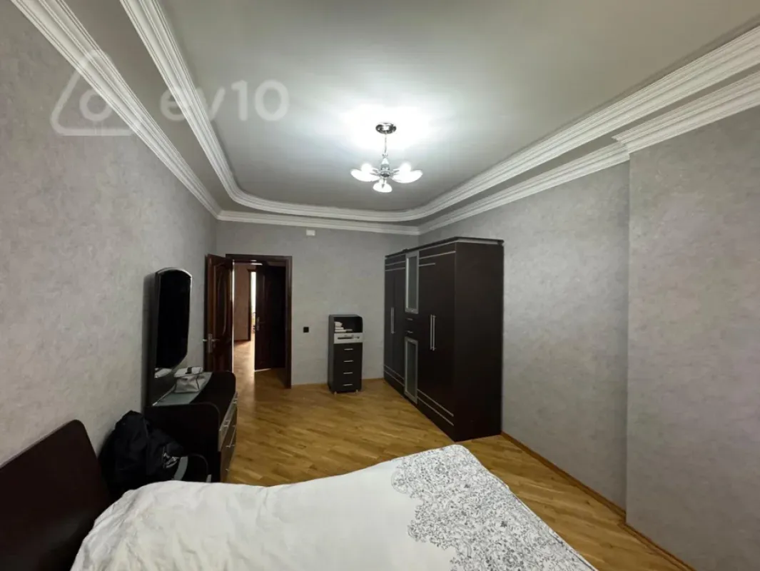 Kirayə verilir 3 otaqlı yeni tikili 145 m²