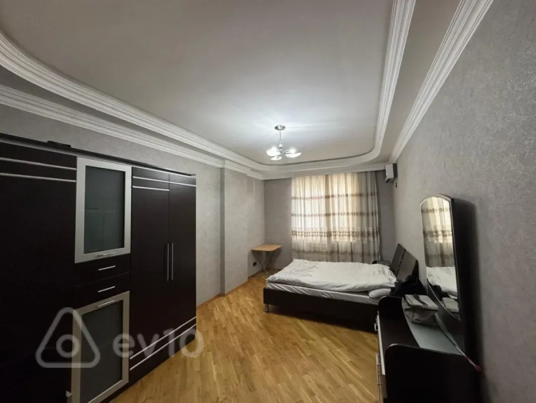 Kirayə verilir 3 otaqlı yeni tikili 145 m²