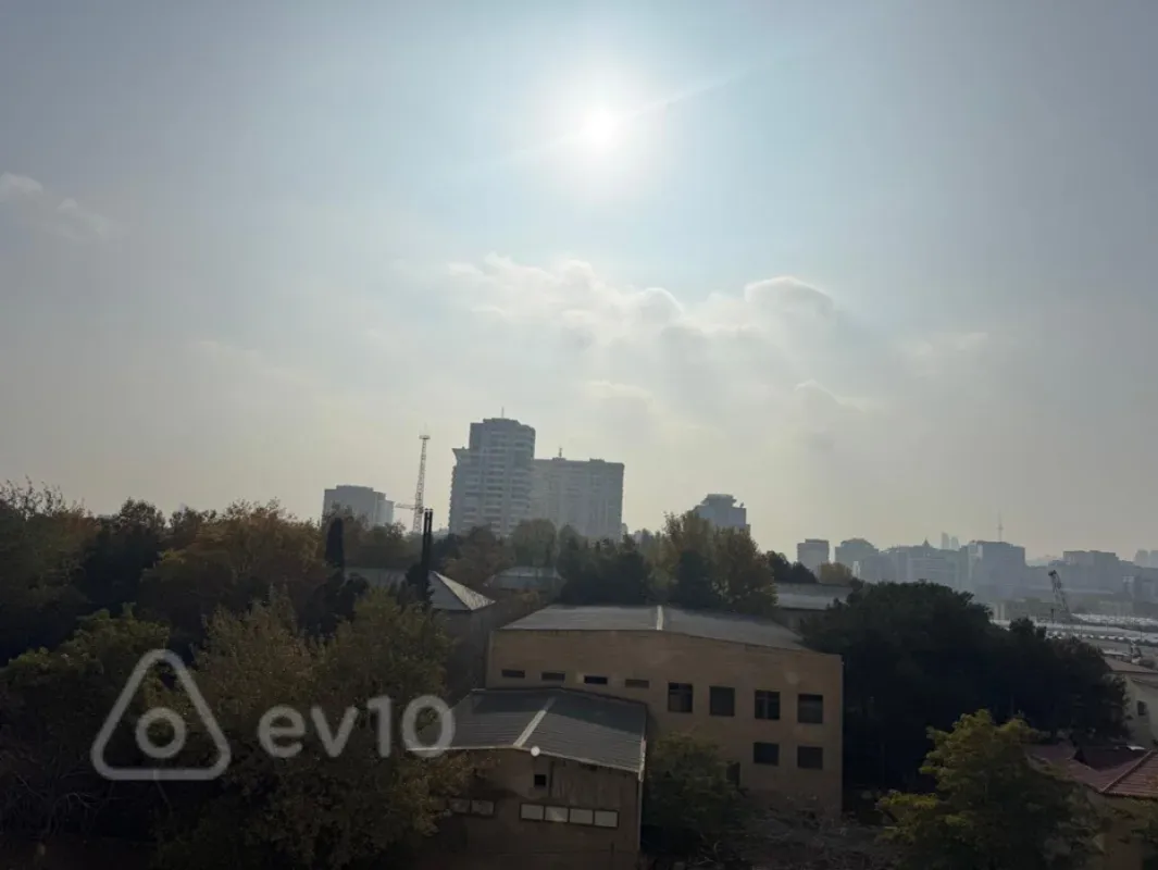 Kirayə verilir 3 otaqlı yeni tikili 145 m²