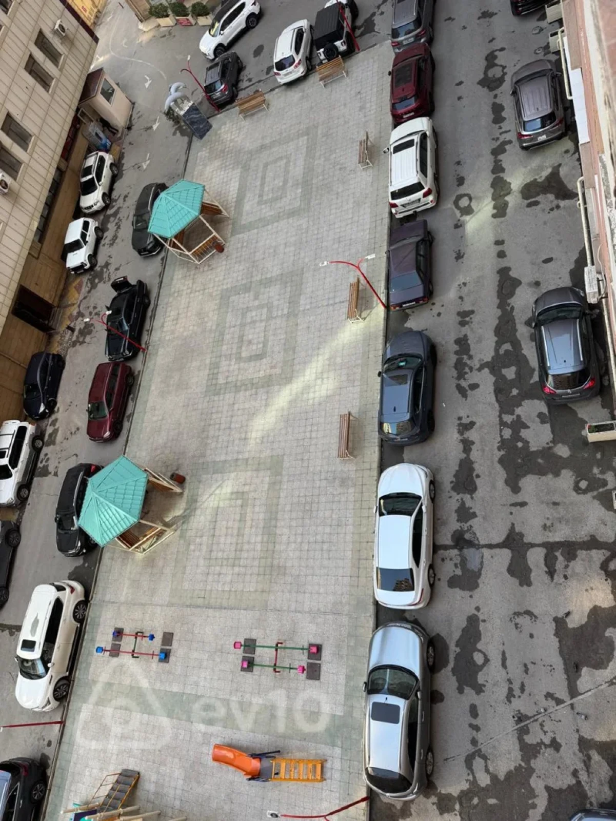 Kirayə verilir 3 otaqlı yeni tikili 145 m²