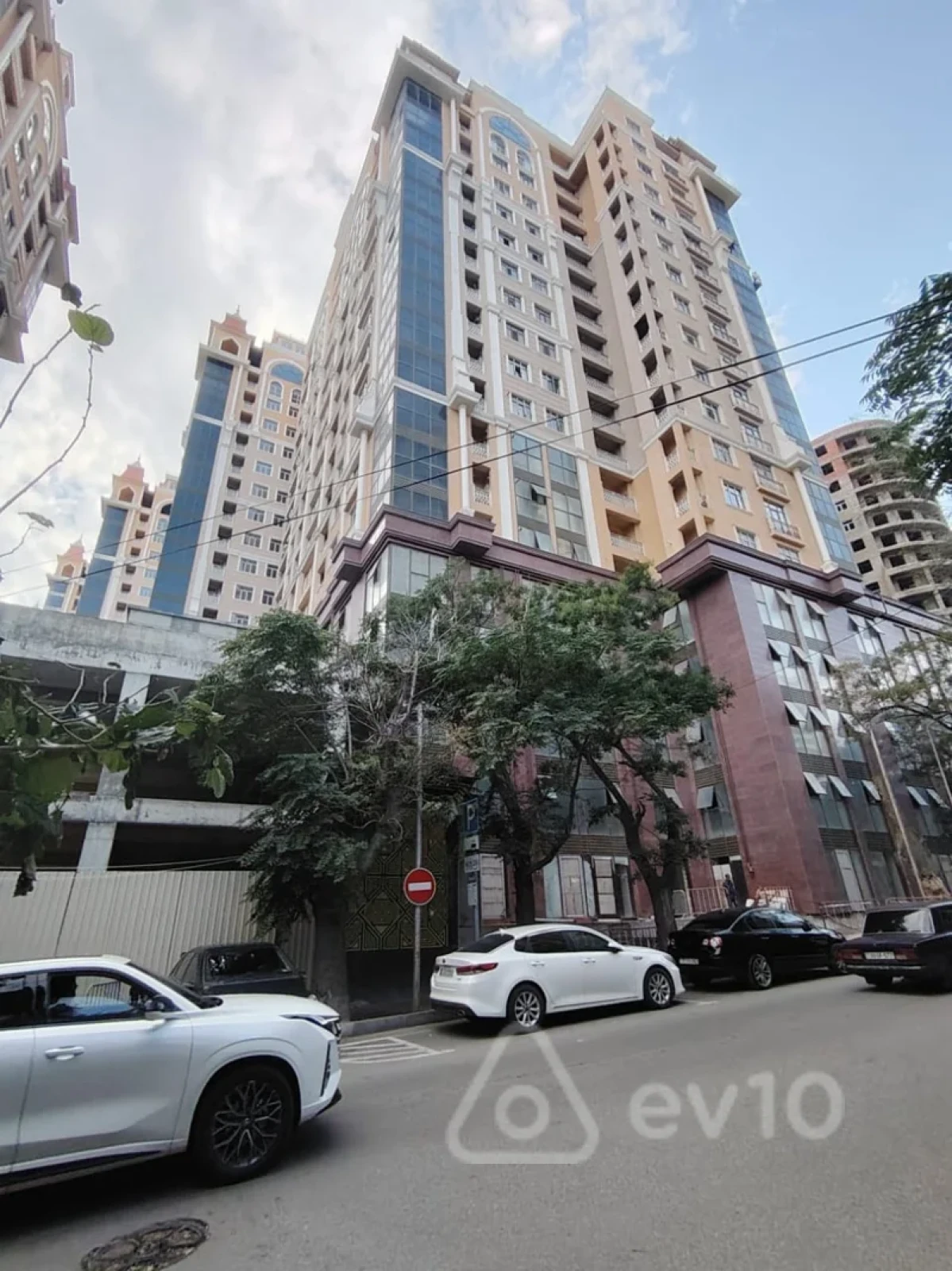 Kirayə verilir 3 otaqlı yeni tikili 105 m²