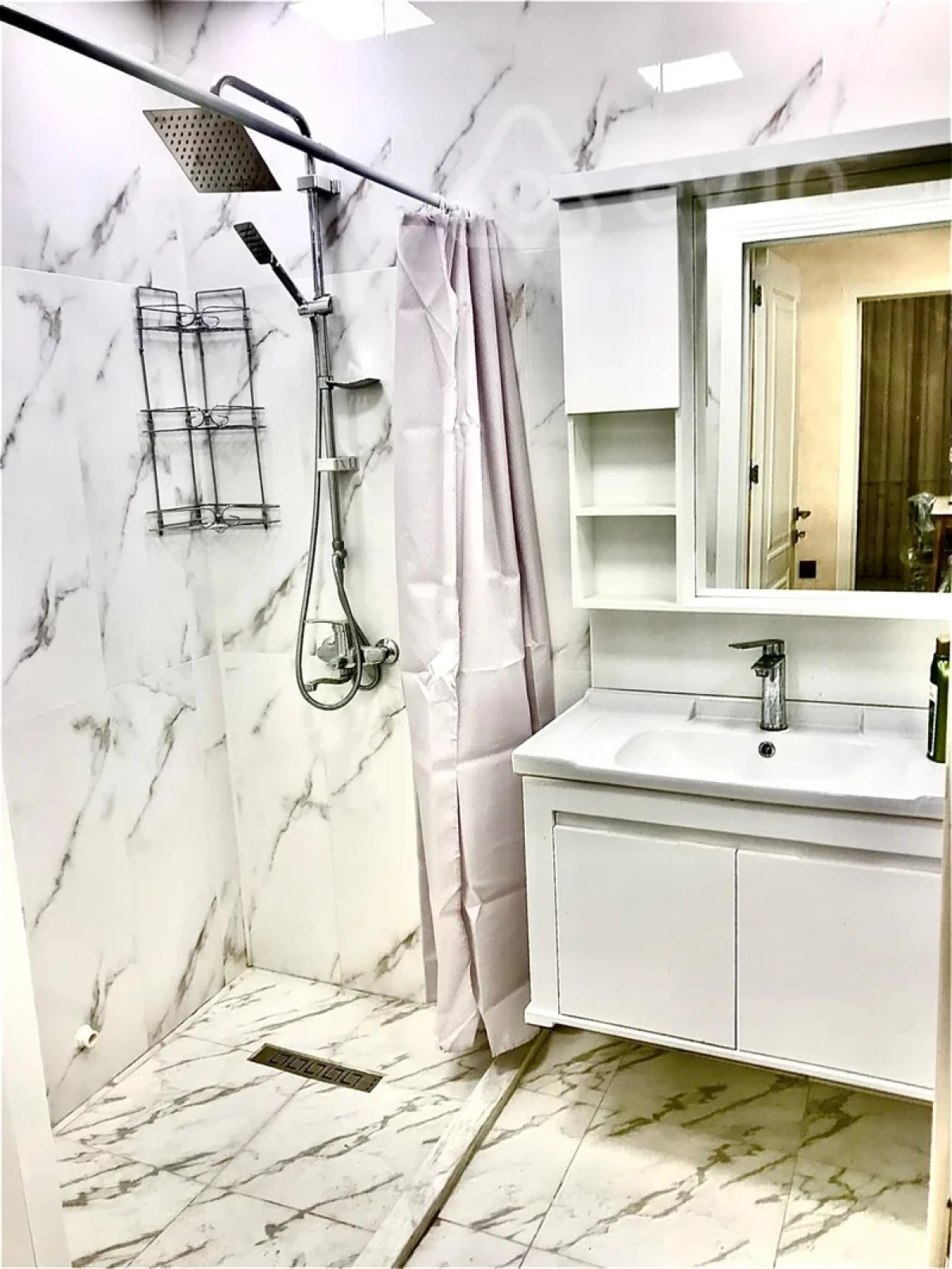 Kirayə verilir 3 otaqlı yeni tikili 110 m²