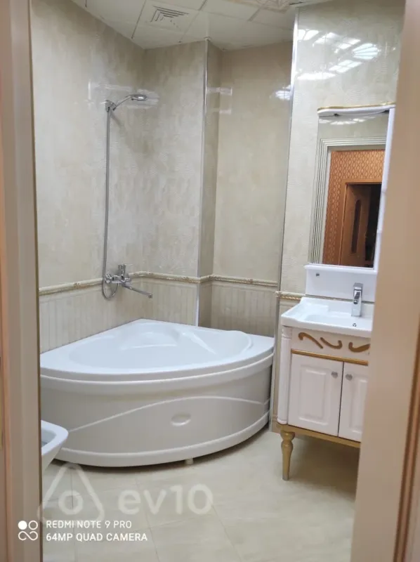 Kirayə verilir 2 otaqlı yeni tikili 75 m²