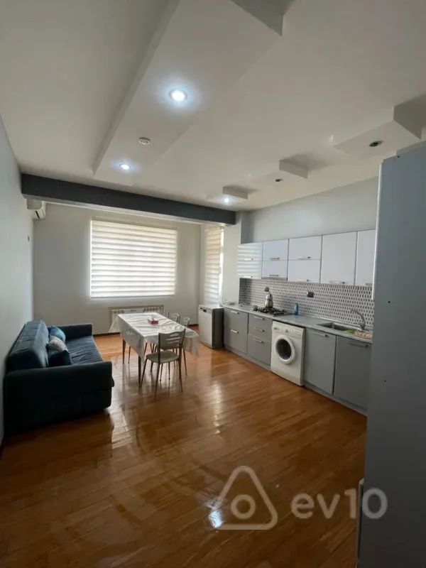 Kirayə verilir 3 otaqlı yeni tikili 150 m²