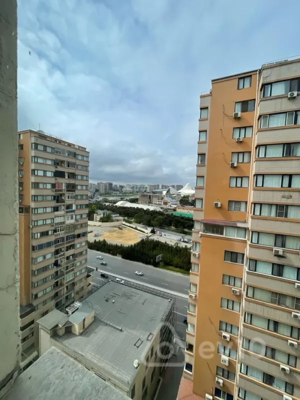 Kirayə verilir 3 otaqlı yeni tikili 150 m²