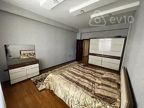 Kirayə verilir 3 otaqlı yeni tikili 150 m²