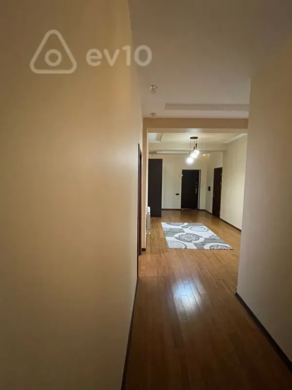 Kirayə verilir 3 otaqlı yeni tikili 150 m²