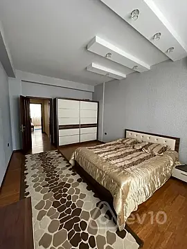 Kirayə verilir 3 otaqlı yeni tikili 150 m²