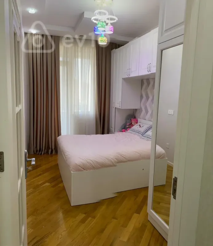 Kirayə verilir 2 otaqlı yeni tikili 45 m²