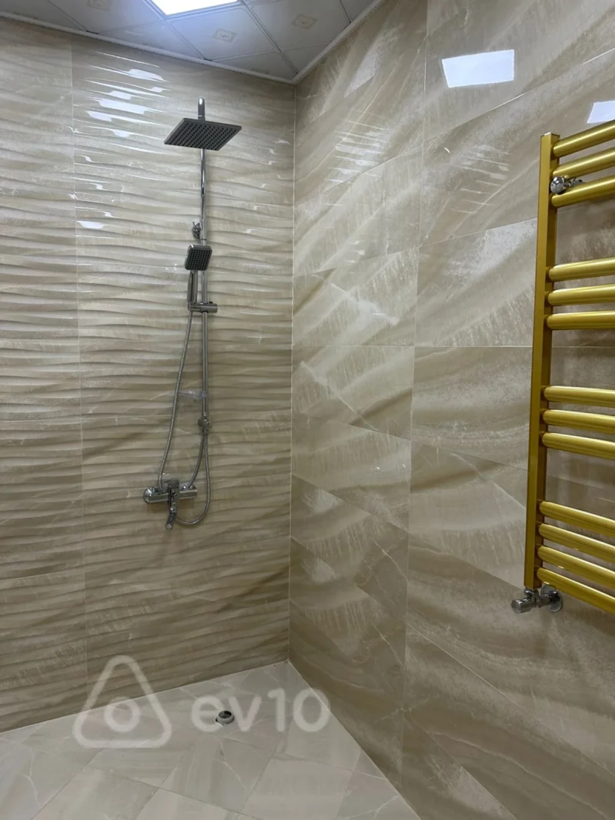 Kirayə verilir 2 otaqlı yeni tikili 106 m²