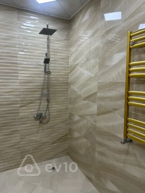 Kirayə verilir 2 otaqlı yeni tikili 106 m²