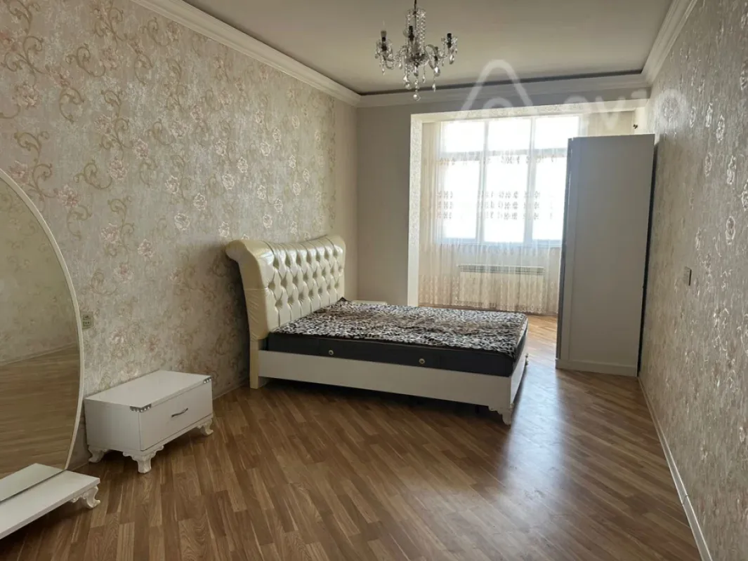 Kirayə verilir 2 otaqlı yeni tikili 106 m²