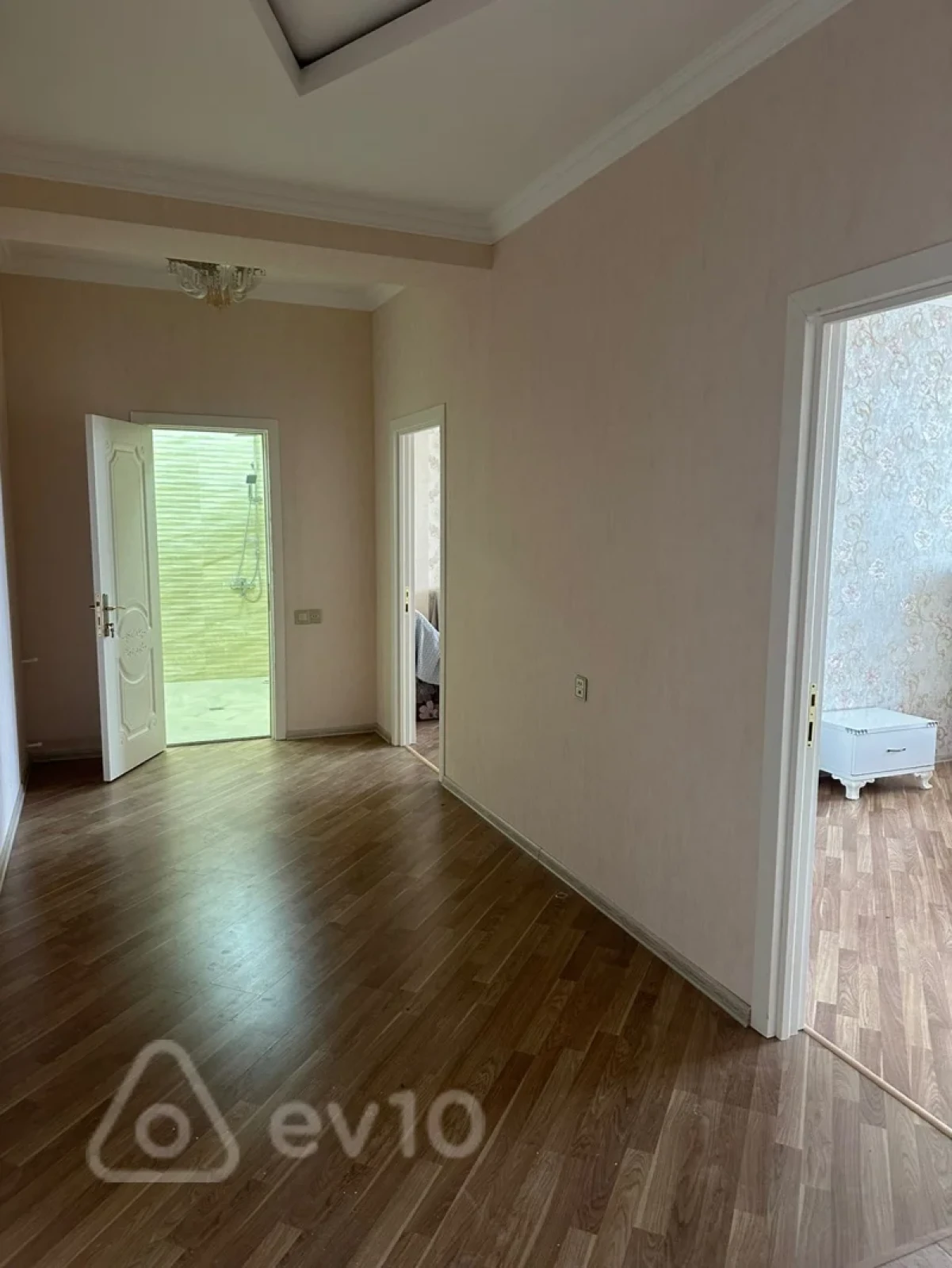 Kirayə verilir 2 otaqlı yeni tikili 106 m²