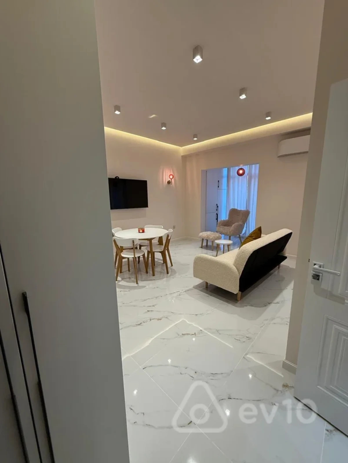 Kirayə verilir 1 otaqlı yeni tikili 46 m²