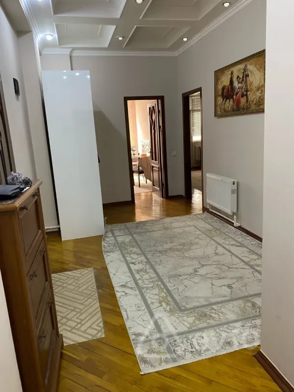 Kirayə verilir 3 otaqlı yeni tikili 110 m²