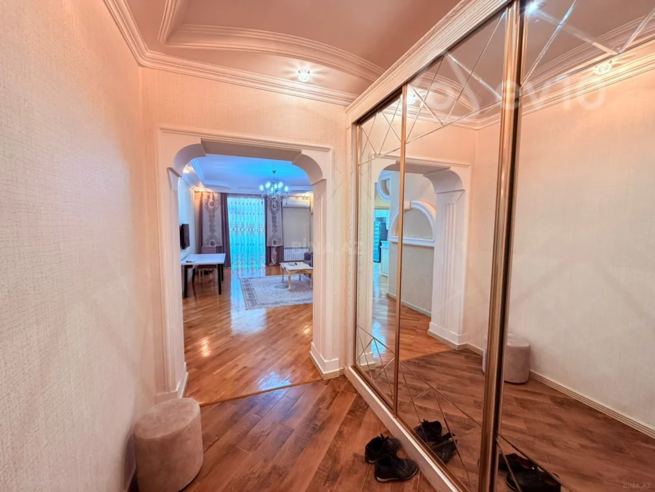 Kirayə verilir 3 otaqlı yeni tikili 120 m²